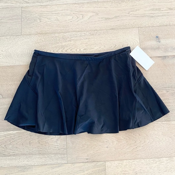 Athleta Dresses & Skirts - Athleta match point skirt black xl